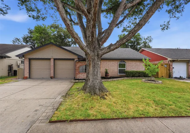Photo 2 of Sale Pending at 8806 Twisting Vine Ln, Houston, TX 77040 | MLS# 16850882 | Listing updated on 2026-08-30