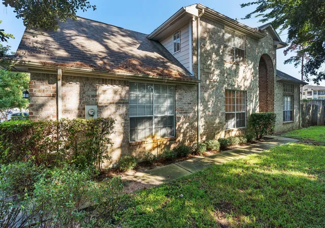 Listing Photo 2 - Condo for sale in building located at 14420 Walters Rd, Houston, TX 77014 - Unit #20