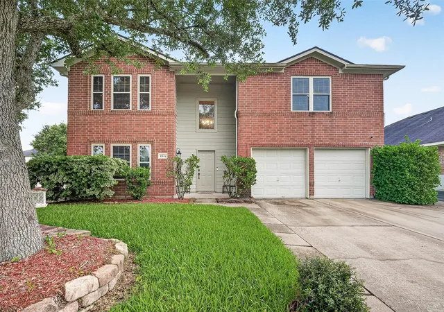 1st image of 10634 Redwood Dr, Baytown, TX 77523 | MLS# 34399637
