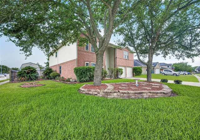 3rd image of 10634 Redwood Dr, Baytown, TX 77523 | MLS# 34399637