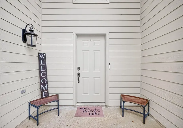 4th image of 10634 Redwood Dr, Baytown, TX 77523 | MLS# 34399637