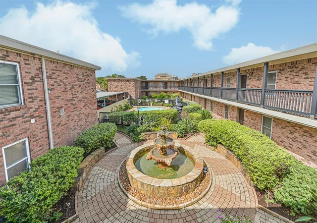 Listing Photo 4 - Condo for sale in building located at 402 Post Office, Galveston, TX 77550 - Unit #201