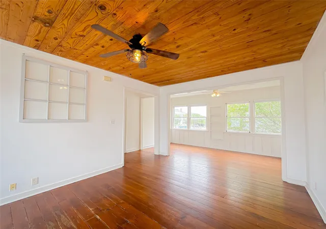 Listing Photo 5 - Condo for sale in building located at 1101 Church St, Galveston, TX 77550