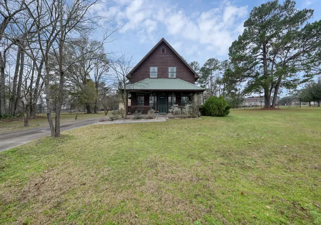 Photo 2 of Sale Pending at 41 Hunters Crk Dr, Huntsville, TX 77340 | MLS# 91784576 | Listing updated on 2026-09-11