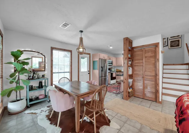 Photo 4 of Sale Pending at 41 Hunters Crk Dr, Huntsville, TX 77340 | MLS# 91784576 | Listing updated on 2026-09-11
