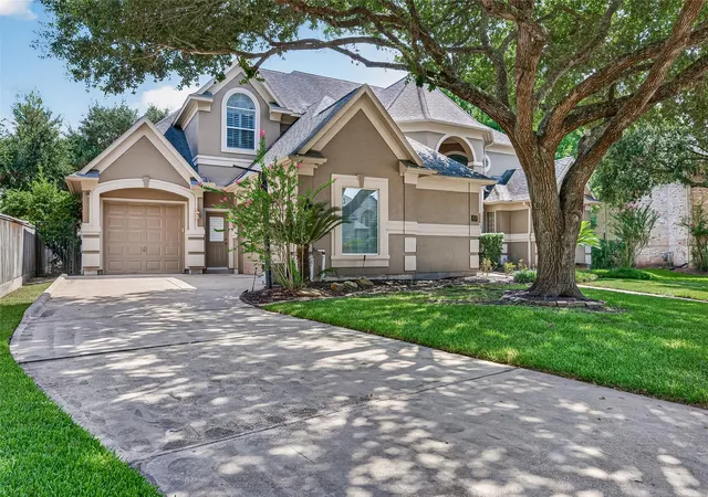 Photo 2 of Single family home for sale at 63 Harbor View Dr, Sugar Land, TX 77479 | MLS# 37350102 | Listing updated on 2026-10-07