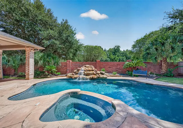 Photo 4 of Single family home for sale at 63 Harbor View Dr, Sugar Land, TX 77479 | MLS# 37350102 | Listing updated on 2026-10-10