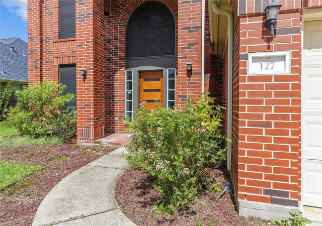 Photo 3 of Sale Pending at 127 Saint Finans Way, Houston, TX 77015 | MLS# 57399691 | Listing updated on 2026-09-12