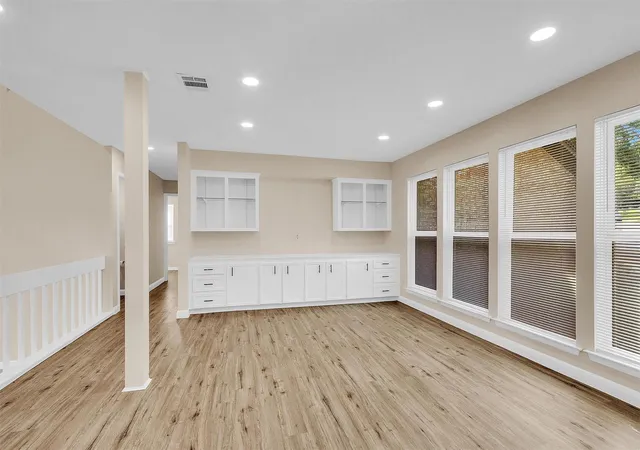 5th image of 2018 Wickersham Dr, Huntsville, TX 77340 | MLS# 65355778