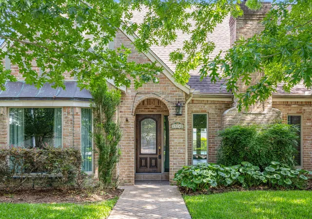 2nd image of 15742 Walkwood Dr, Houston, TX 77079 | MLS# 43778194