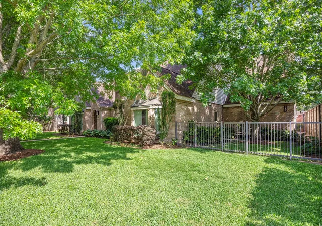 4th image of 15742 Walkwood Dr, Houston, TX 77079 | MLS# 43778194
