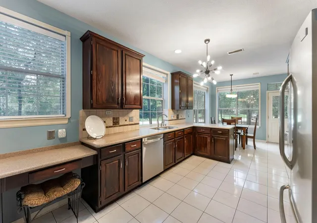 4th image of 81 S Hidden View Cir, Spring, TX 77381 | MLS# 11911335