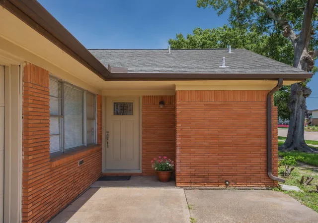 1st image of 726 Skylark Rd, Pasadena, TX 77502 | MLS# 7853088