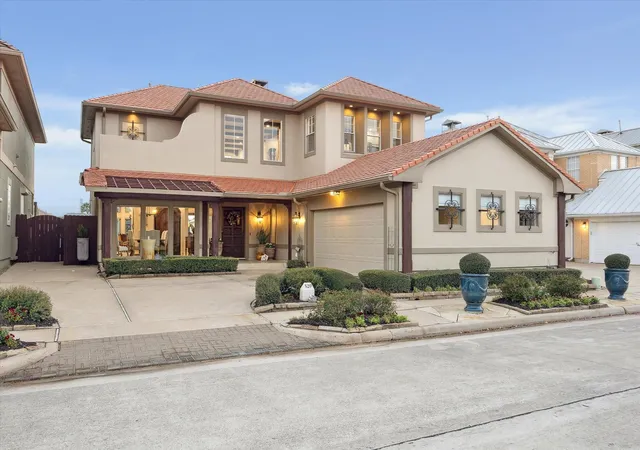 1st image of 529 Southport Ln, Kemah, TX 77565 | MLS# 65903352