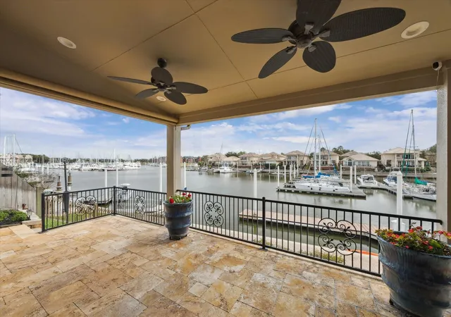 2nd image of 529 Southport Ln, Kemah, TX 77565 | MLS# 65903352
