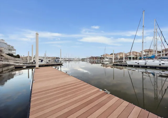 3rd image of 529 Southport Ln, Kemah, TX 77565 | MLS# 65903352