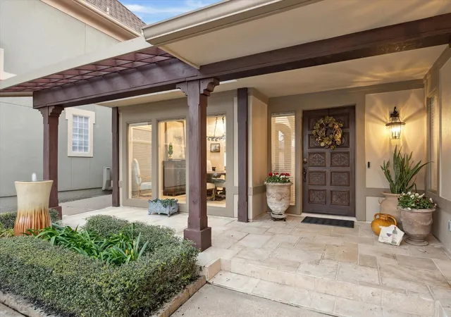 4th image of 529 Southport Ln, Kemah, TX 77565 | MLS# 65903352