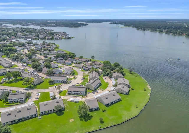 Listing Photo 5 - Condo for sale in building located at 156 April Pt Dr S, Montgomery, TX 77356