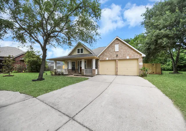 Photo 3 of Single family home for sale at 10302 Ten Point Ln, Missouri City, TX 77459 | MLS# 95887028 | Listing updated on 2026-08-17