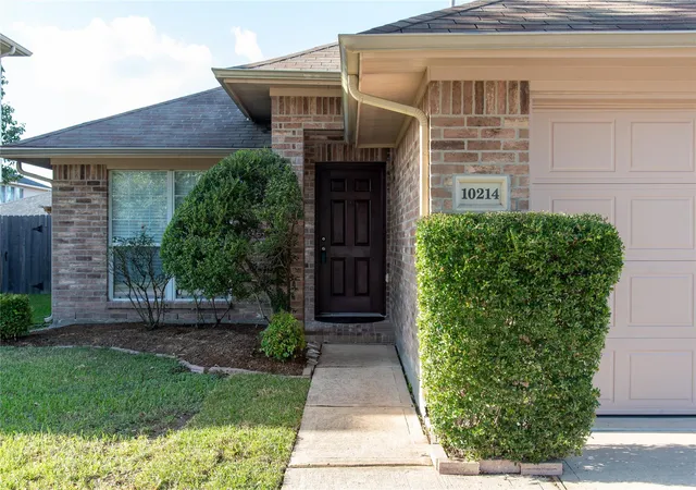 Photo 2 of Sale Pending at 10214 Mills Run Dr, Houston, TX 77070 | MLS# 65698813 | Listing updated on 2026-09-14