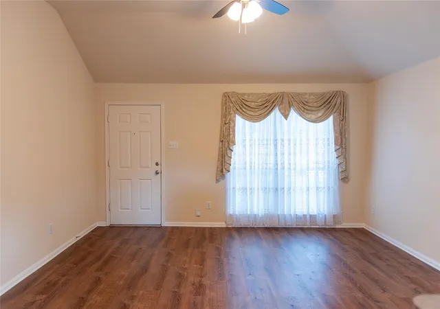 Photo 4 of Sale Pending at 10214 Mills Run Dr, Houston, TX 77070 | MLS# 65698813 | Listing updated on 2026-09-14