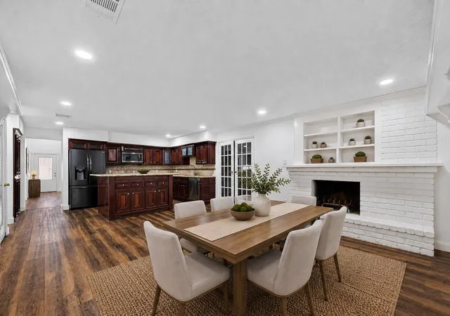 Photo 3 of Sale Pending at 5519 Irish Hl Dr, Houston, TX 77053 | MLS# 95269702 | Listing updated on 2026-09-14