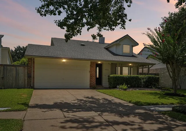 1st image of 2015 Creek Valley Ln, Sugar Land, TX 77478 | MLS# 41915395