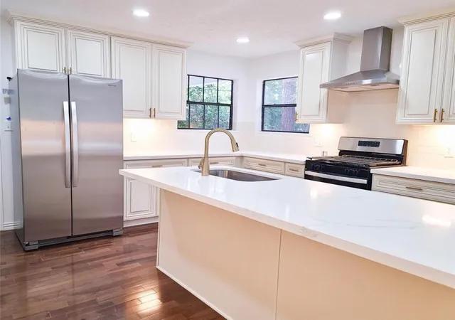 4th image of 1710 Hill Top Lane, Kingwood, TX 77339 | MLS# 88286004