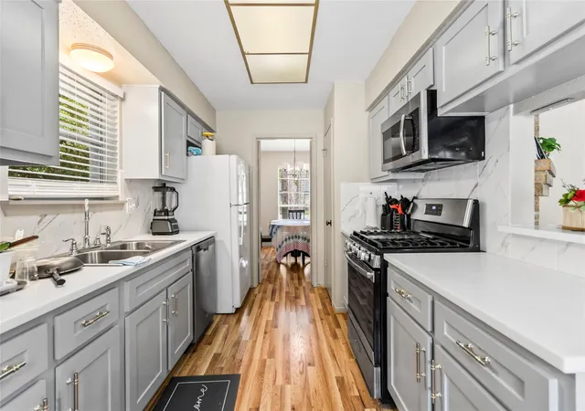 Photo 3 of Single family home for sale at 1 E Woodtimber Ct, Spring, TX 77381 | MLS# 12096807 | Listing updated on 2026-07-23