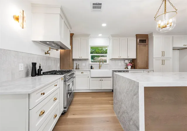 Photo 1 of Single family home for sale at 10814 Moonlight Dr, Houston, TX 77096 | MLS# 84168403 | Listing updated on 2026-08-24