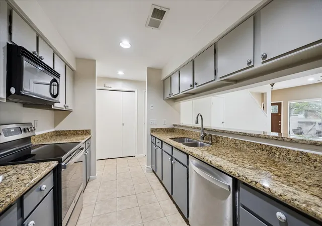 3rd image of 1623 S Kirkwood Rd #211, Houston, TX 77077 | MLS# 36121845