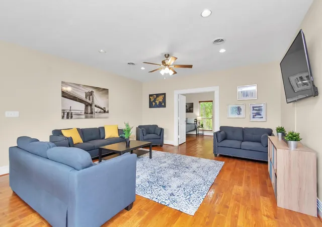 2nd image of 1730 Lakeshore Dr, Humble, TX 77339 | MLS# 95678391