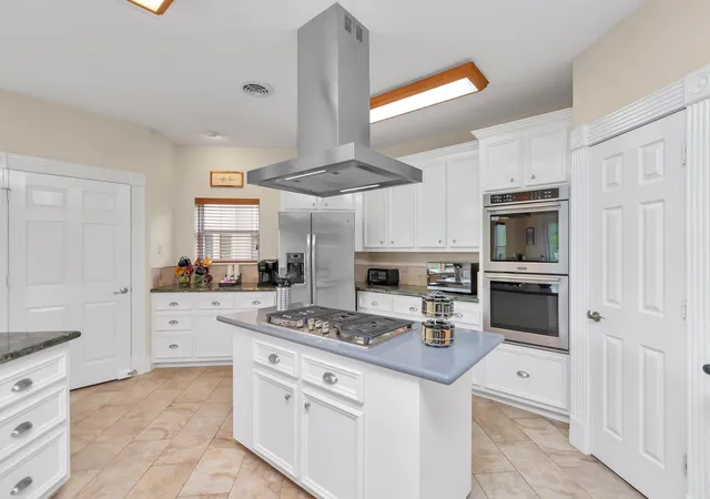 Photo 3 of Single family home for sale at 1730 Lakeshore Dr, Humble, TX 77339 | MLS# 95678391 | Listing updated on 2026-08-18