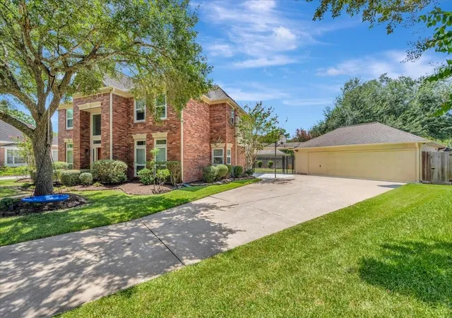 2nd image of 16827 Whitewater Falls Ct, Houston, TX 77059 | MLS# 21766615