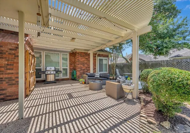 3rd image of 16827 Whitewater Falls Ct, Houston, TX 77059 | MLS# 21766615