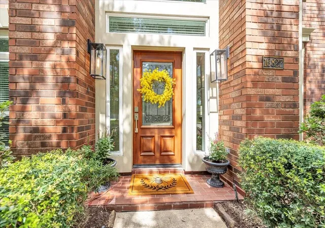4th image of 16827 Whitewater Falls Ct, Houston, TX 77059 | MLS# 21766615