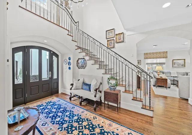 5th image of 5012 Tangle Ln, Houston, TX 77056 | MLS# 63287371