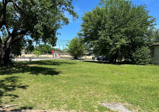 Photo 1 of Land for sale at 4702 Stonewall St, Houston, TX 77020 | MLS# 13136276 | Listing updated on 2026-04-20