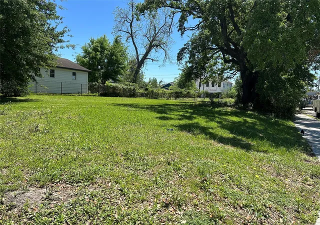 Photo 2 of Land for sale at 4702 Stonewall St, Houston, TX 77020 | MLS# 13136276 | Listing updated on 2026-04-20