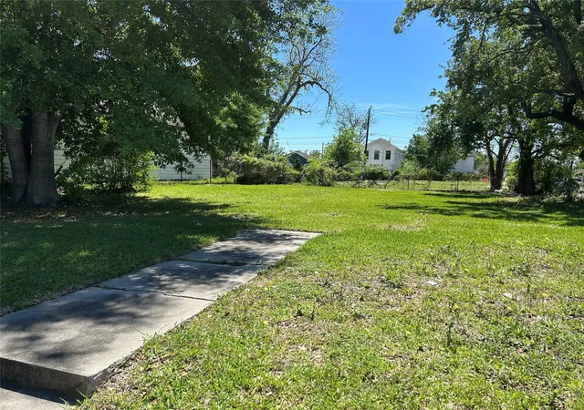 Photo 3 of Land for sale at 4702 Stonewall St, Houston, TX 77020 | MLS# 13136276 | Listing updated on 2026-04-20