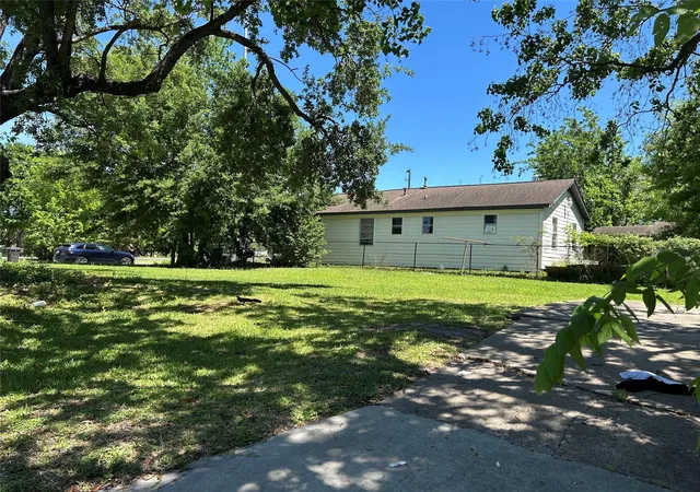 Photo 3 of Land for sale at 4702 Stonewall St, Houston, TX 77020 | MLS# 13136276 | Listing updated on 2026-04-20