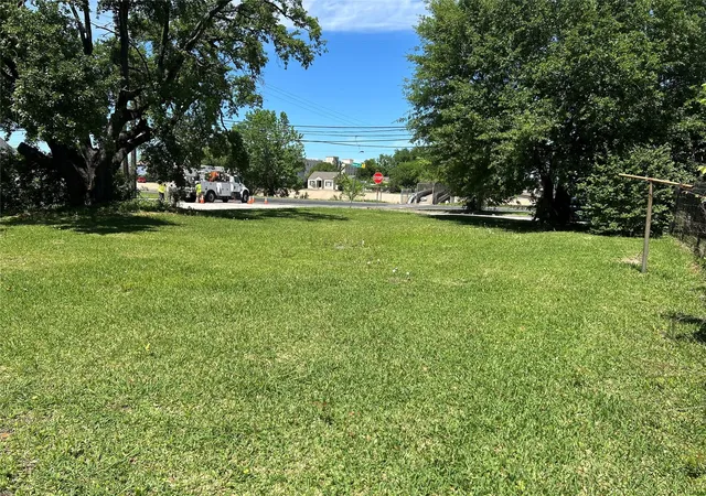Photo 4 of Land for sale at 4702 Stonewall St, Houston, TX 77020 | MLS# 13136276 | Listing updated on 2026-04-20