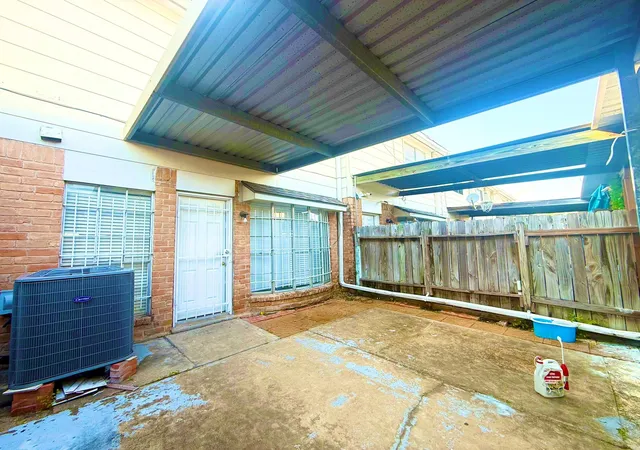 Photo 4 of Townhouse for sale at 11451 Beechnut St, Houston, TX 77072 | MLS# 4087614 | Listing updated on 2026-08-27