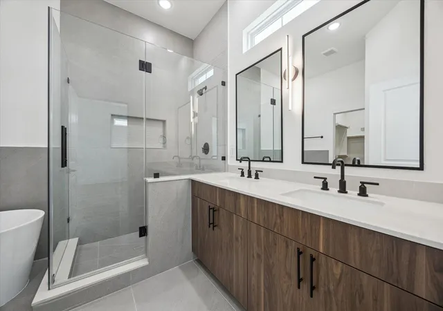 Photo 4 of Single family home for sale at 754 Curtin St, Houston, TX 77018 | MLS# 61039662 | Listing updated on 2026-09-19
