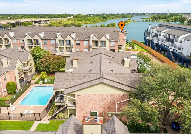 2nd image of 18800 Egret Bay Blvd #119, Houston, TX 77058 | MLS# 62926759