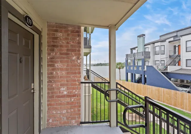 3rd image of 18800 Egret Bay Blvd #119, Houston, TX 77058 | MLS# 62926759
