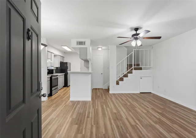 4th image of 18800 Egret Bay Blvd #119, Houston, TX 77058 | MLS# 62926759