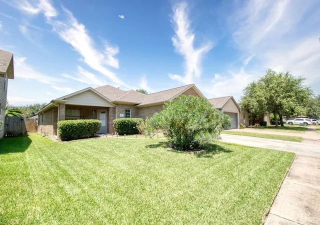 1st image of 7911 Pelican Ln, Baytown, TX 77523 | MLS# 39622185