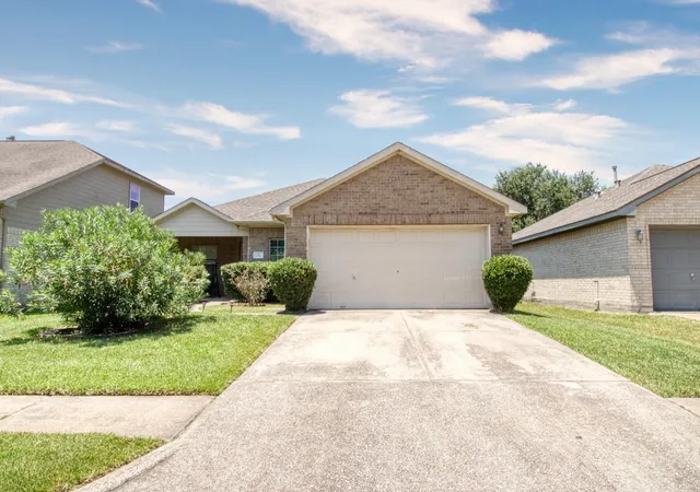 2nd image of 7911 Pelican Ln, Baytown, TX 77523 | MLS# 39622185