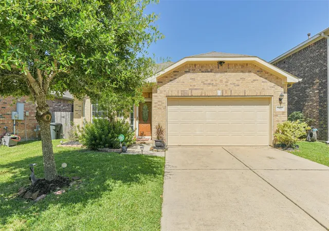 Photo 1 of Single family home for sale at 7527 Windsor Valley Ln, Houston, TX 77049 | MLS# 90597163 | Listing updated on 2026-09-01